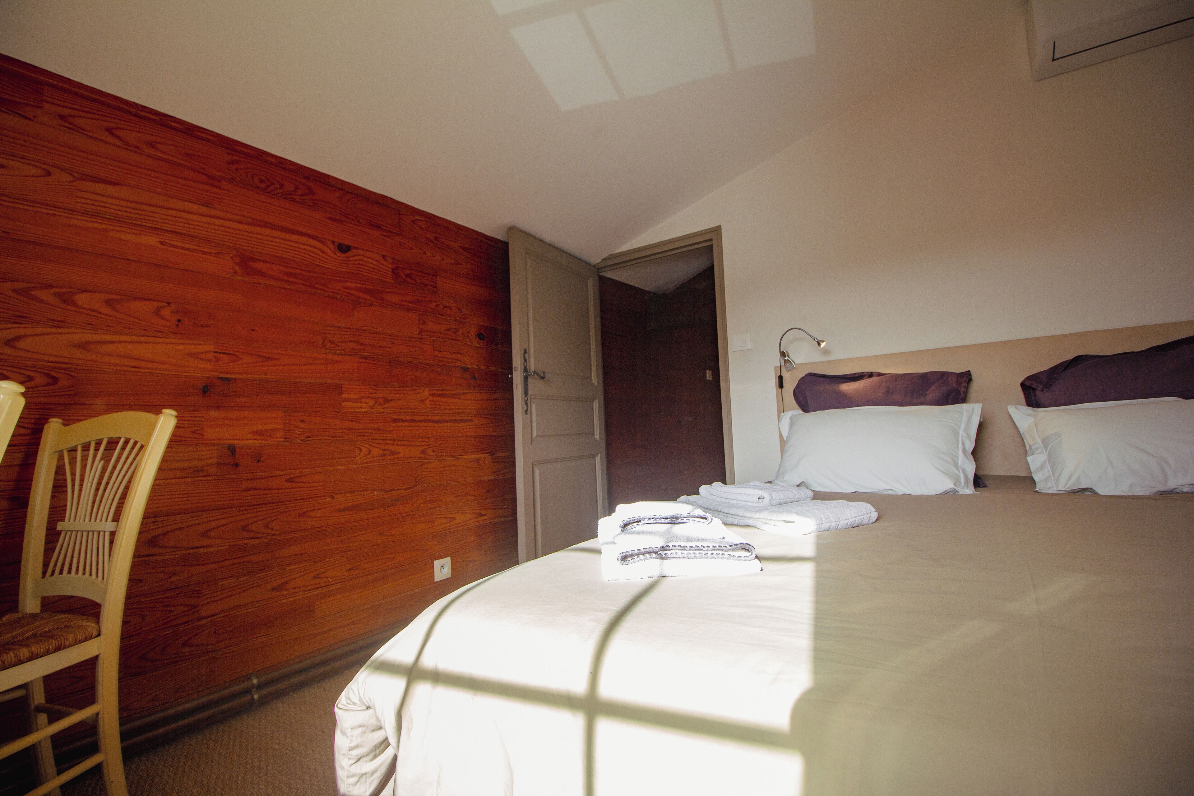 3 sovrum, skrivbord, strykjärn/strykbräda och resesäng