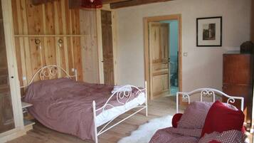 8 slaapkamers, een strijkplank/strijkijzer, gratis wifi, beddengoed