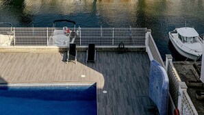 A coastal town with a marina, featuring traditional architecture, a swimming pool, and boats docked. - Newly renovated apartment on the canals (Empuriabrava)