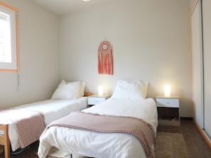 3 dormitorios, tabla de planchar con plancha, wifi gratis y ropa de cama