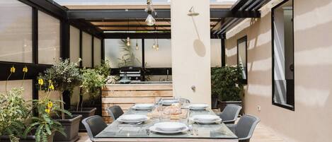 Outdoor dining