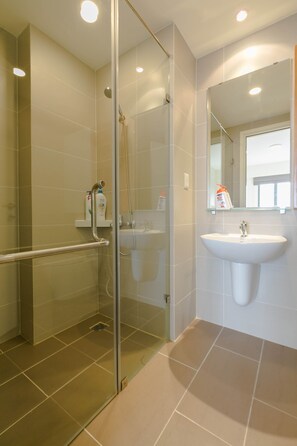 Dusche, Handtücher, Seife, Shampoo
