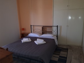 1 camera, ferro/asse da stiro, Wi-Fi, lenzuola