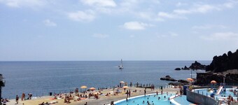 Bright Ocean Front Apartment with large pool in the condominium