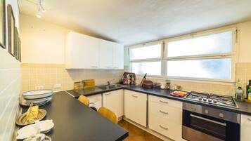 Réfrigérateur, four, plaque de cuisson, lave-vaisselle