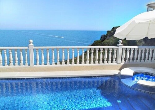 BIG DISCOUNTS!  HOLIDAY VILLA Private Pool with Front Line Sea Views