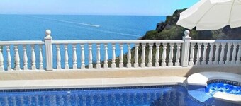 BIG DISCOUNTS!  HOLIDAY VILLA Private Pool with Front Line Sea Views