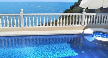 BIG DISCOUNTS! HOLIDAY VILLA Private Pool with Front Line Sea Views