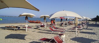 Villa pool garden sea-mountain view, family friendly, Wi-fi Air-co E.V. charge