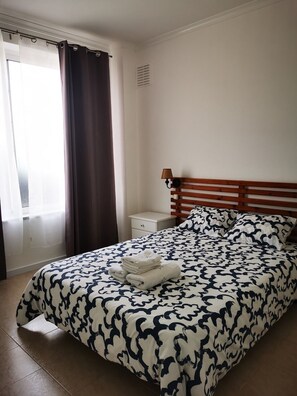 2 bedrooms, iron/ironing board, WiFi, bed sheets - First floor villa with private saltwater POOL (Porto de Mós)