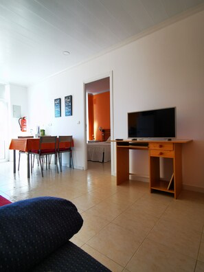 Interior - First floor villa with private saltwater POOL (Porto de Mós)