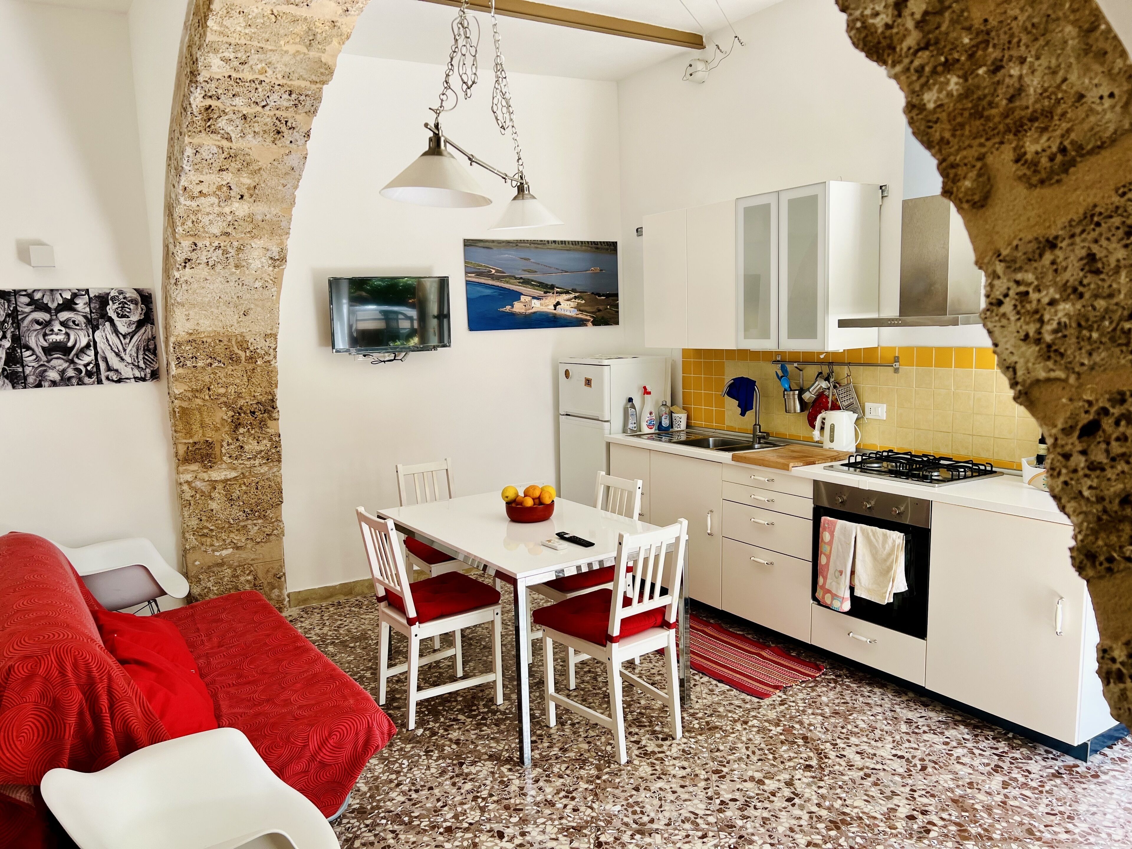 Frigorifero, forno, piano cottura, macchina per tè/caffè