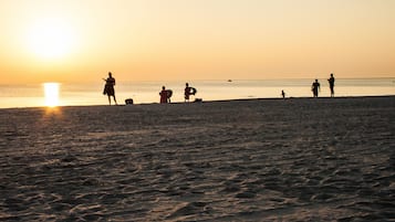 Una spiaggia nelle vicinanze