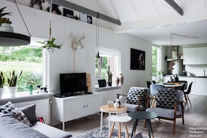 TV connectée, livres, chaßne hi-fi