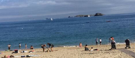 Una playa cerca