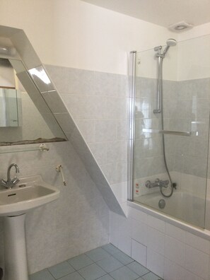 Bathtub, hair dryer
