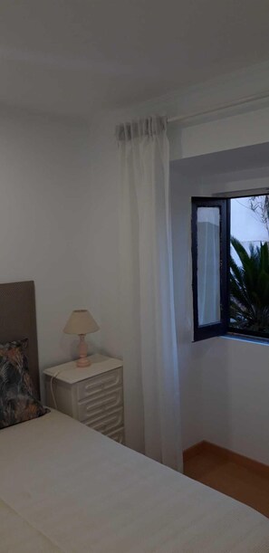 2 dormitoris, planxa i posts de planxar, wifi i roba de llit 