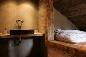 3 chambres, fer et planche à repasser, Wi-Fi, draps fournis