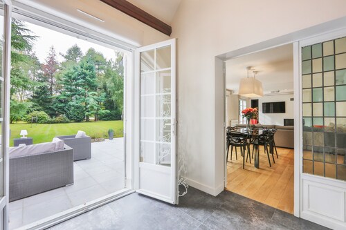 Exceptional 4200 sqm property with pool near Paris & Versailles and golfs