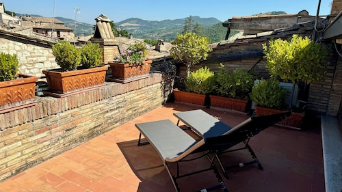 Apartment in the center of Assisi - large rooftop terrace and fabulous views