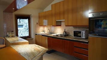 KĂŒhlschrank, Ofen, Herdplatte, Toaster