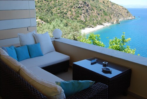 Superb beachfront house safe and quiet ideal for your holidays