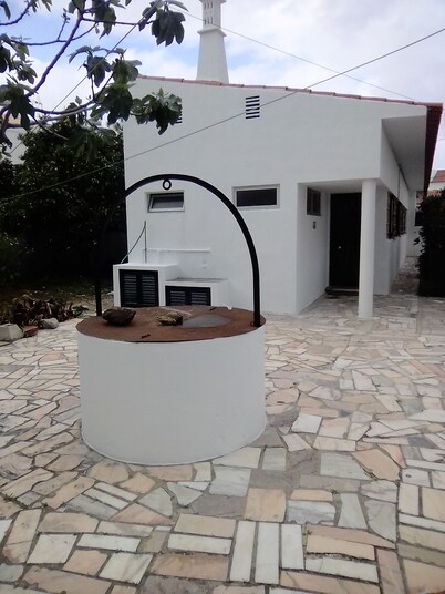 Single-story, 90 m², with a garden, in a quiet location 300 m from the beach, air-conditioned, pet-friendly