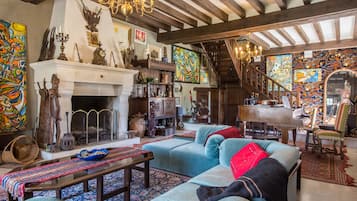 Televisión, futbolito, tenis de mesa y libros