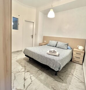 3 dormitoris, planxa i posts de planxar, wifi gratuïta i roba de llit 