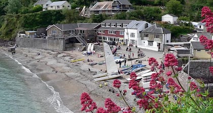 Cornish Cottage sea 100m four bedrooms