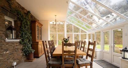 RIVERSIDE COTTAGE STIMMUNGSORT MIT HOT TUB