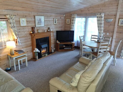5* Shorefield Park - Fantastic 3 Bed Lodge (Sleeps 6) - Private WIFI