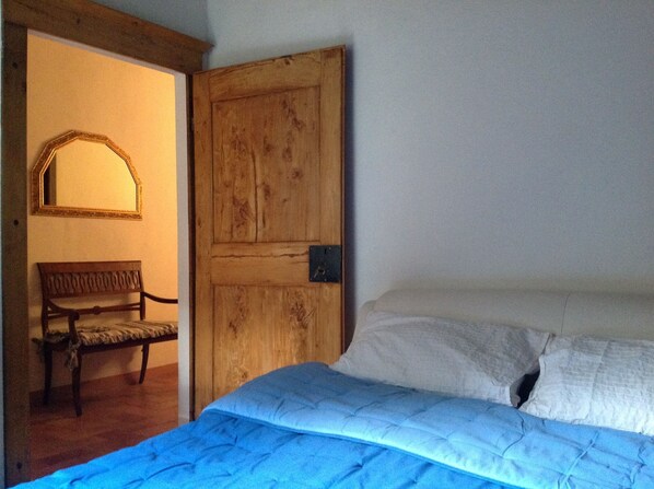 2 habitaciones, tabla de planchar con plancha, wifi y ropa de cama 