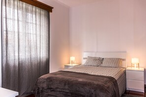 5 bedrooms, iron/ironing board, free WiFi, bed sheets