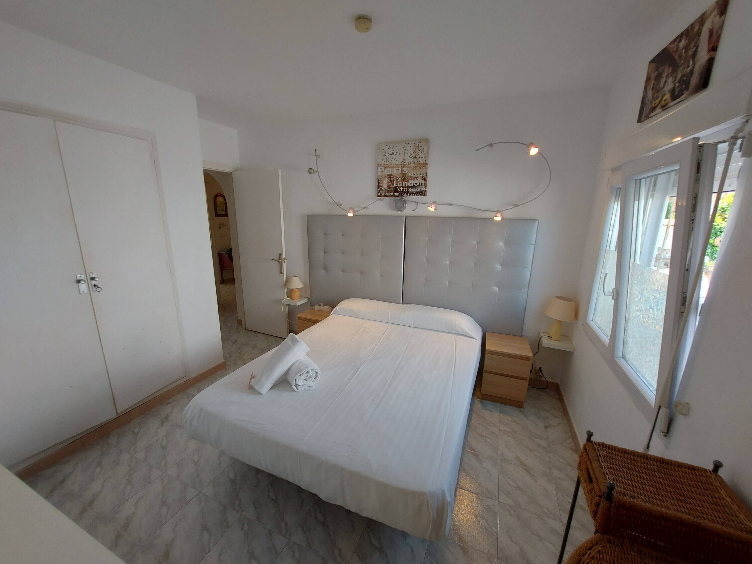 4 dormitorios, tabla de planchar con plancha, wifi y ropa de cama