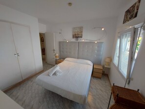 4 dormitorios, tabla de planchar con plancha, wifi y ropa de cama