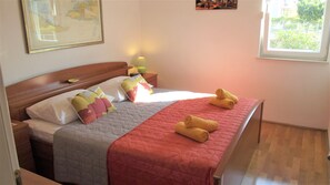 1 slaapkamer, een strijkplank/strijkijzer, gratis wifi, beddengoed