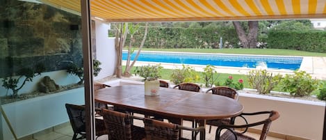 Outdoor dining