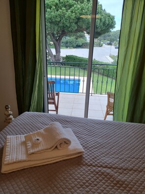 3 bedrooms, iron/ironing board, WiFi, bed sheets - FALÉSIA BEACH HOUSE V3 200 M BEACH, POOL, GARDEN, FIREPLACE BARBECUE (olhos de água)