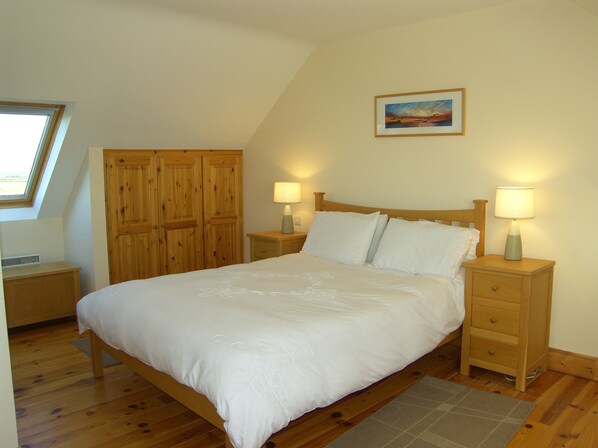 2 chambres, fer et planche à repasser, Wi-Fi, draps fournis