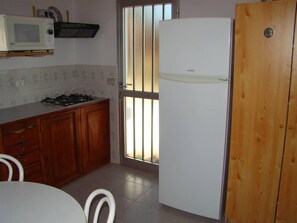 Frigorífic, microones, forn i placa de cuina