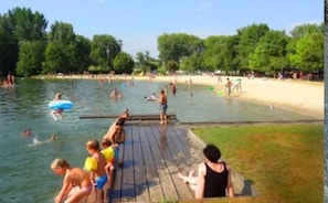 Plage à proximité, chaises longues