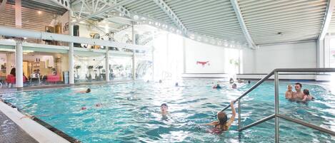 Inomhuspool och uppvärmd pool