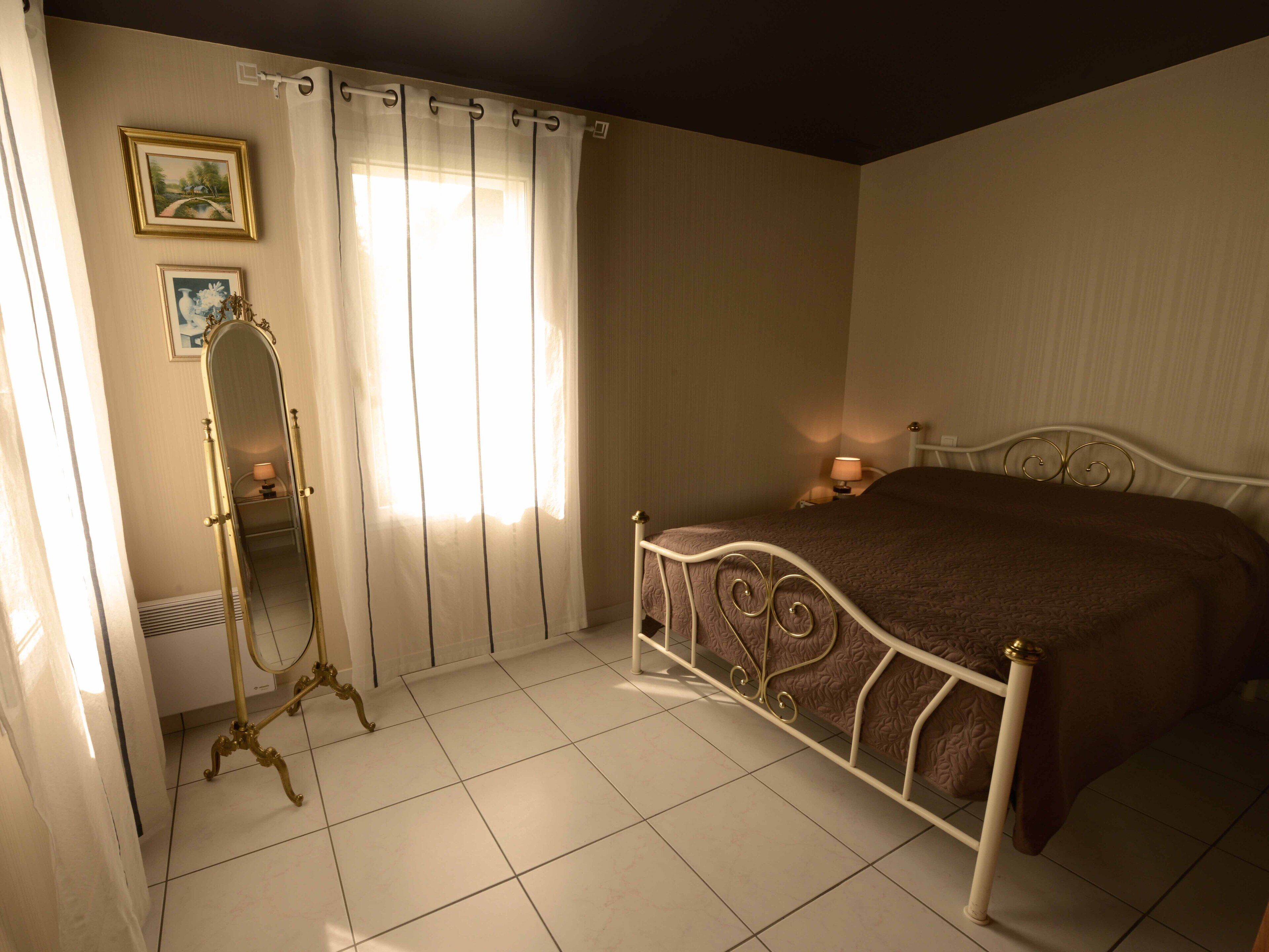 2 bedrooms, iron/ironing board, free WiFi