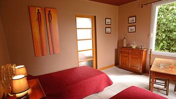 2 bedrooms, iron/ironing board, free WiFi