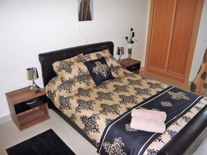 2 bedrooms, in-room safe, iron/ironing board, travel cot - Lovely First Floor Apartment Large Balcony Overlooking Pool And Gardens Licensed (Cabanas de Tavira)