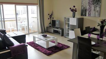 Smart TV, books, stereo