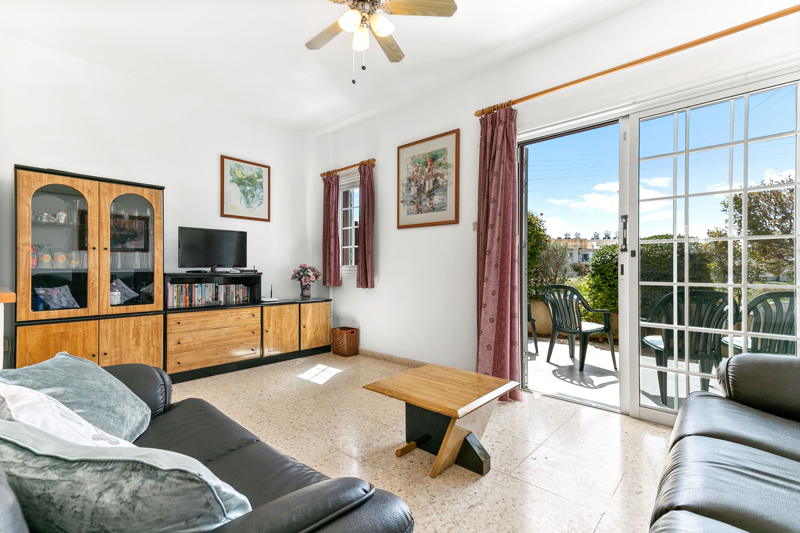 TV, DVD-spiller og bøker