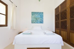 4 bedrooms, iron/ironing board, travel cot, WiFi