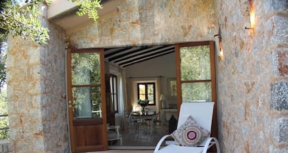 Villa avec piscine privée Village et vue sur la mer.